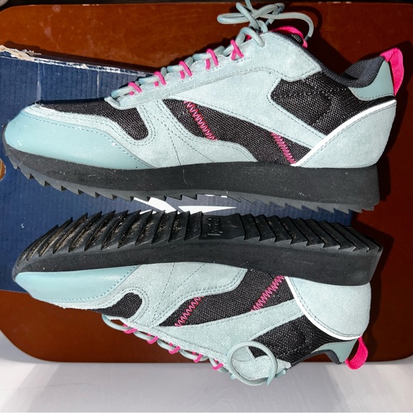 Women’s Reebok Shoes - Picture 4 of 8